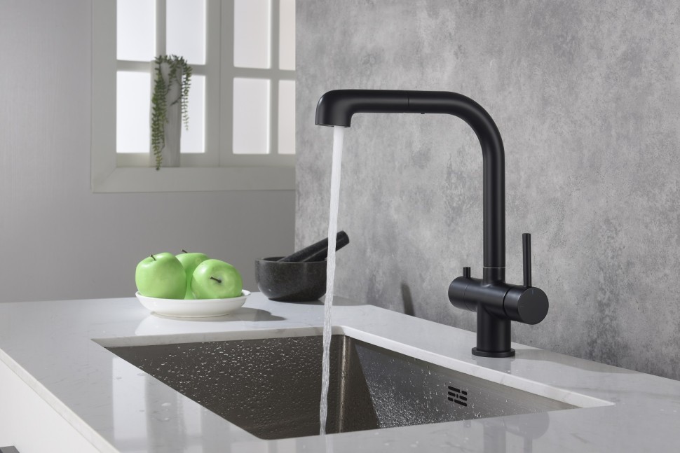 Смеситель для кухни с подключением фильтра и выдвижной лейкой Timo Saona 2346/03FL черный