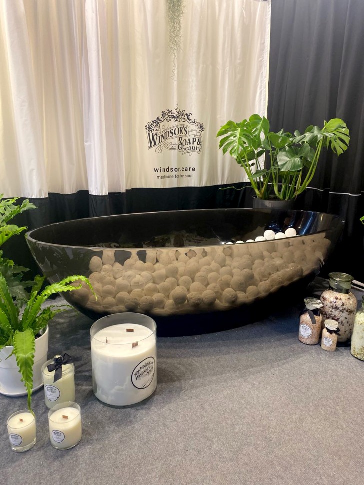 Прозрачная ванна ABBER Kristall AT9702Onyx черная