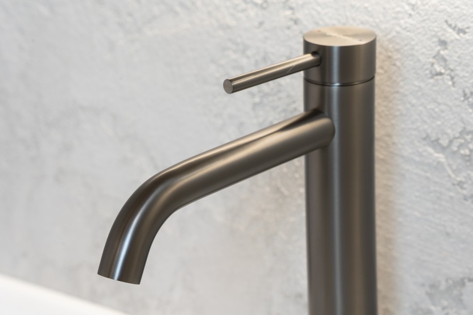 Смеситель ABBER Wasser Kreis 316 AF8111BGG-L для накладной раковины, брашированная оружейная сталь