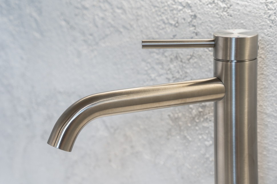 Смеситель ABBER Wasser Kreis 316 AF8111BST-L для накладной раковины, брашированная сталь