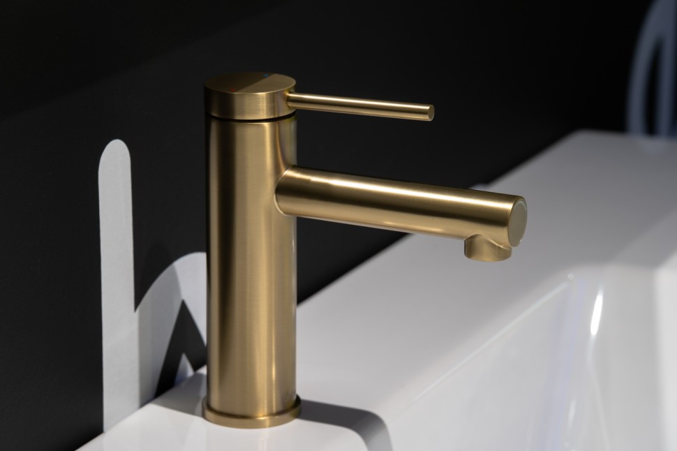 Смеситель ABBER Emotion AF8810G для раковины, золото матовое